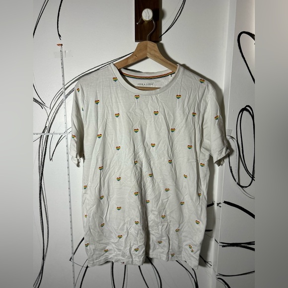 Denim & Flower Tops - Denim & Flower Rainbow Heart White Tee, Slim Fit Size Medium